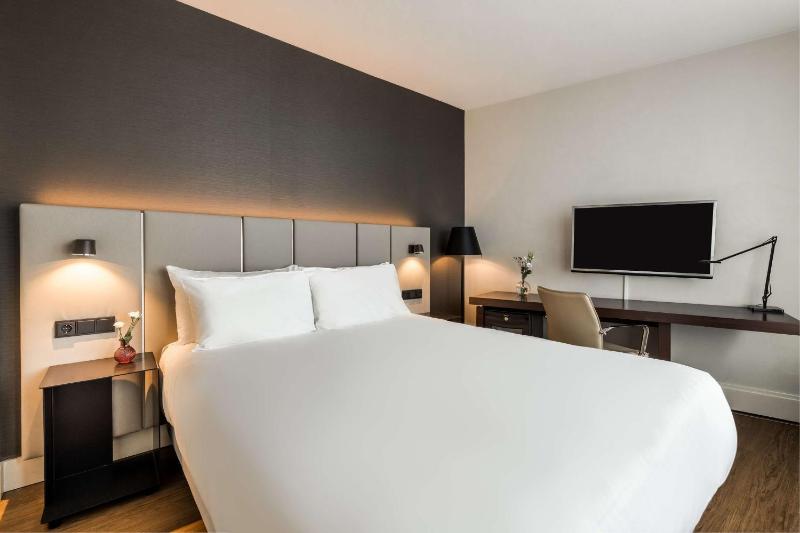 Standard Double or Twin Room image 3