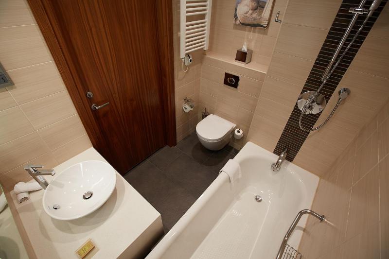 King Room image 3