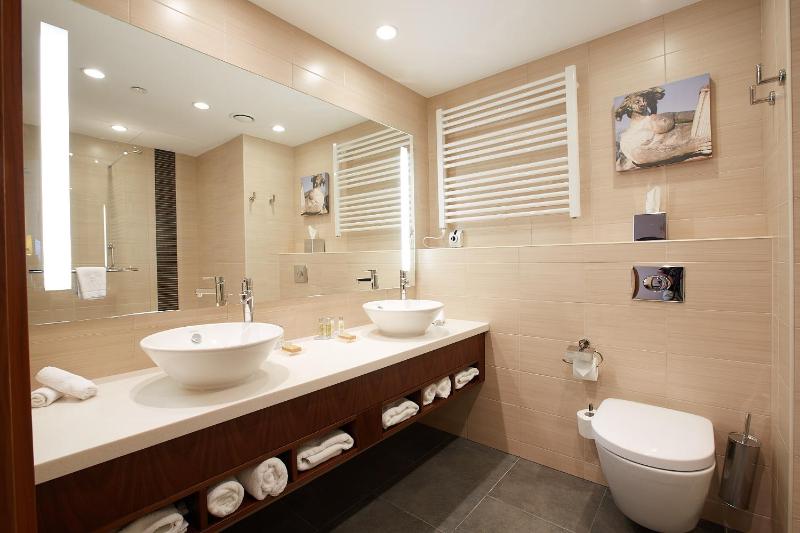One-Bedroom King Suite image 2