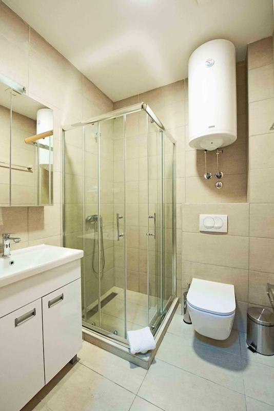Deluxe One-Bedroom Apartment (4 Adults) image 1