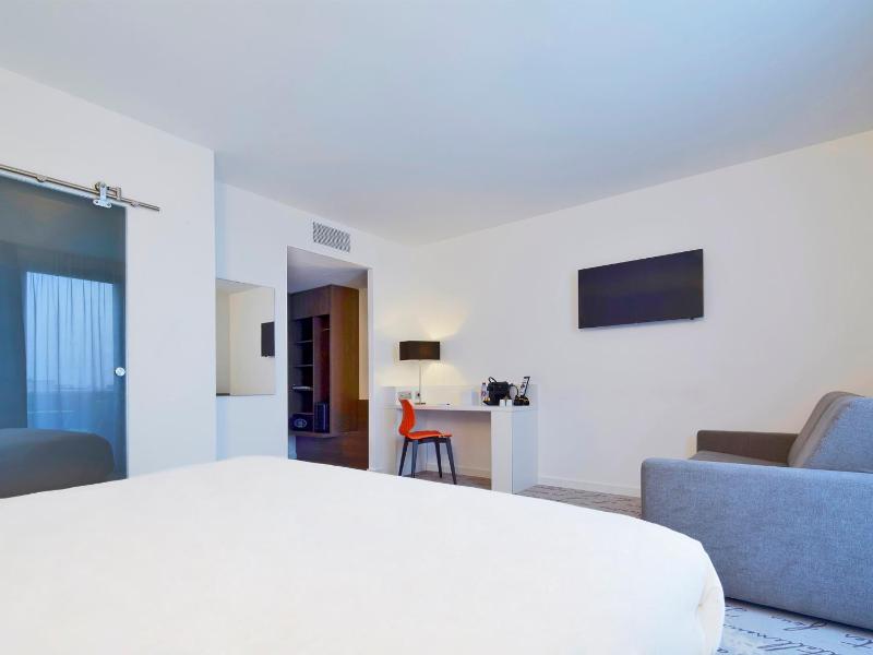 Quadruple Room image 2