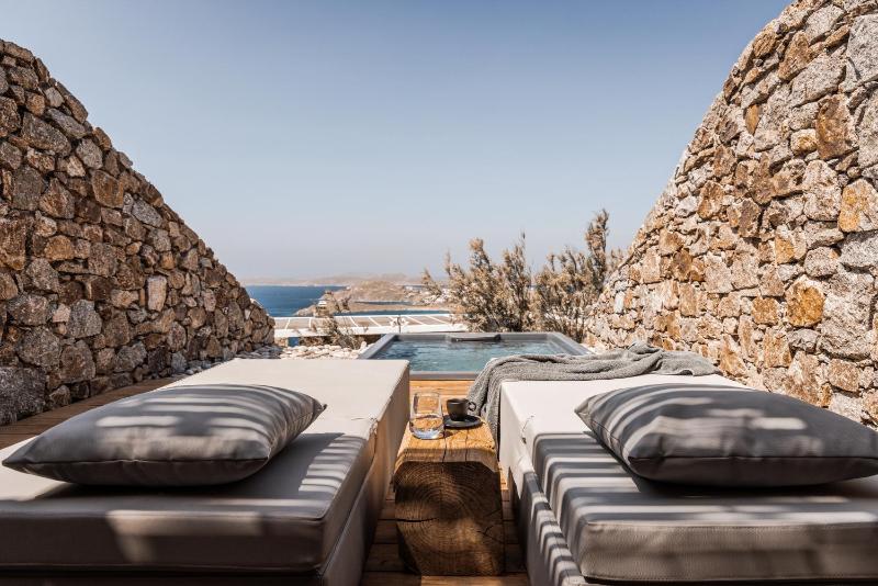 Silver Suite with Private Jacuzzi & Sea View image 1