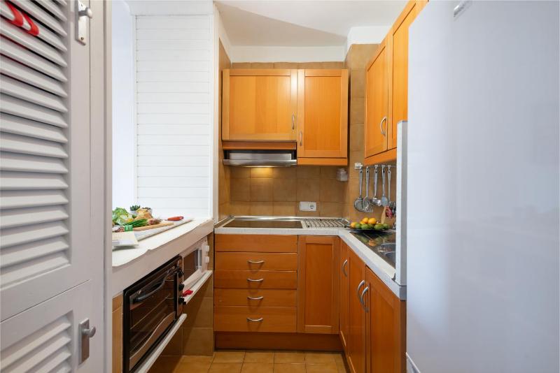 NEW Apartment Sol with Sea Views and Balcony by Bebreeze - image 6