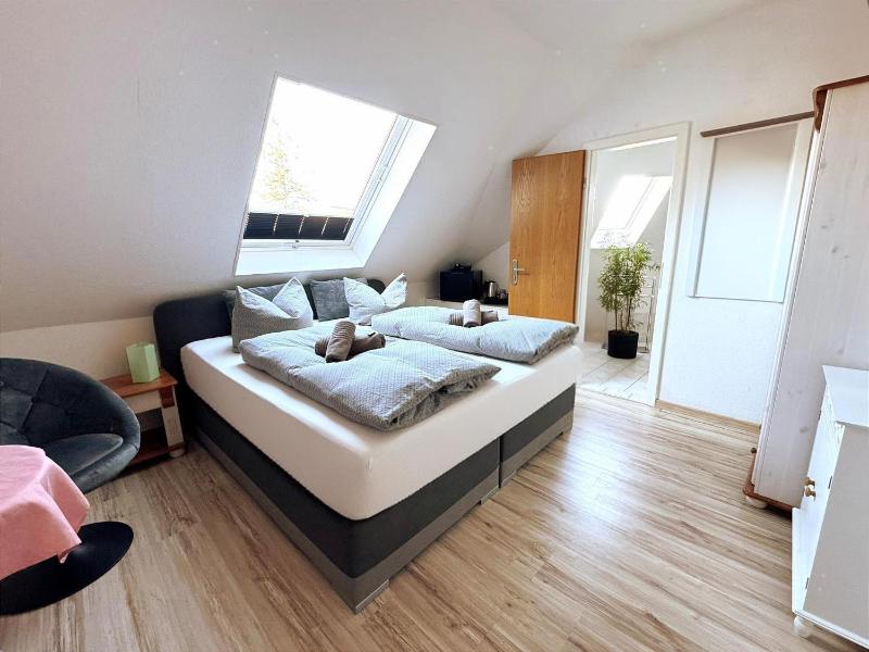 Classic Double Room image 3