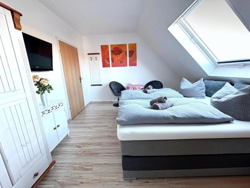 Classic Double Room image 2