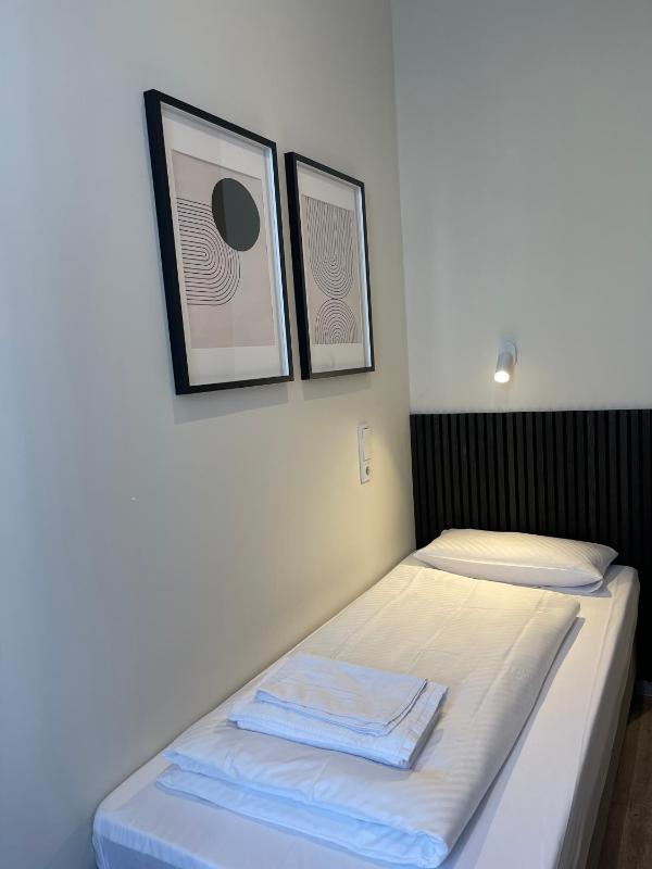 Motel Blue - Minimalist Boutique Hotel - image 5