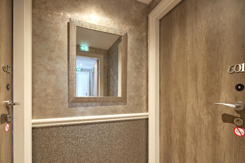 Two Connecting Double Rooms image 3