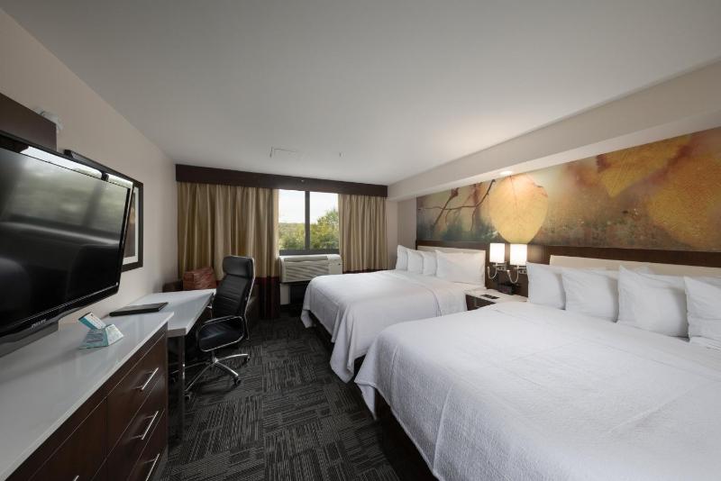 Standard Queen Room with Two Queen Beds image 3