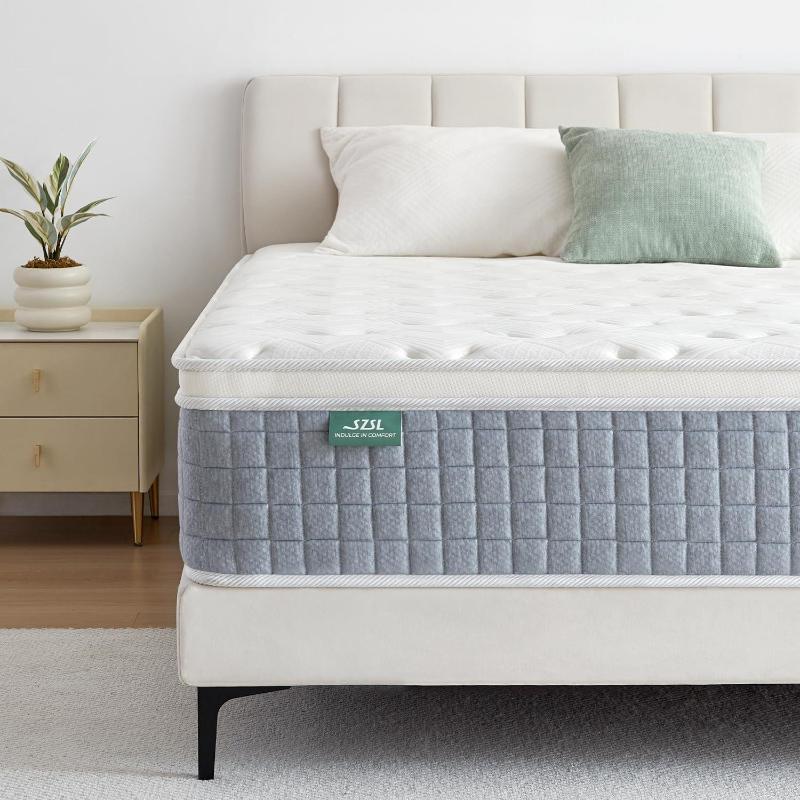 Deluxe Queen Room with Two Queen Beds image 1