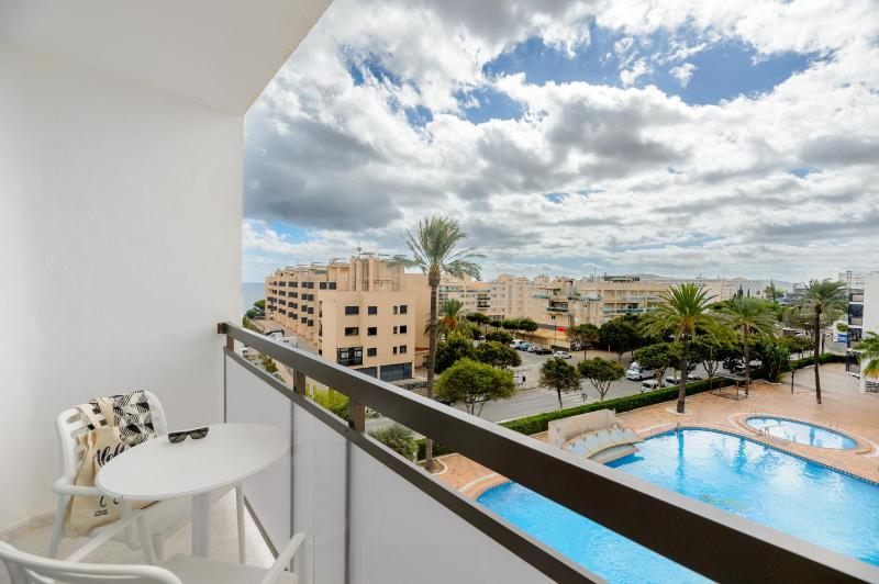 Twin Room with Pool View image 1