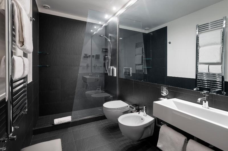 Superior Double or Twin Room image 4