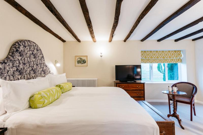 Deluxe Double Room image 3