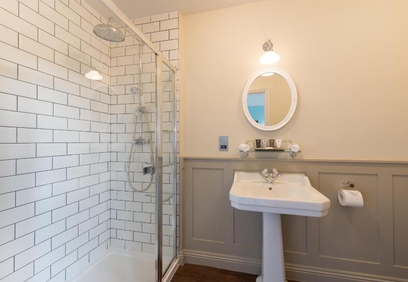 Deluxe Double or Twin Room image 4