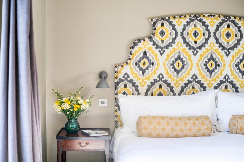 Deluxe Double or Twin Room image 3