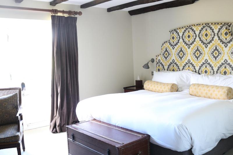 Deluxe Double or Twin Room image 2