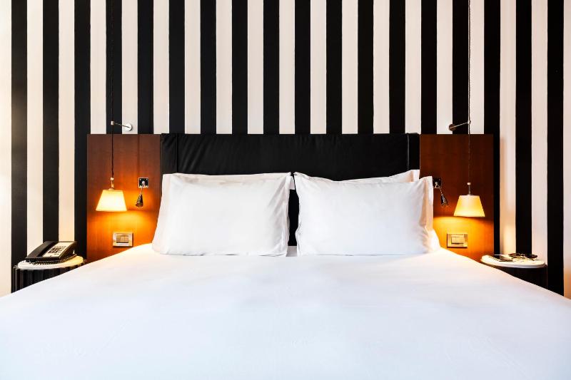 Deluxe Double Room image 4