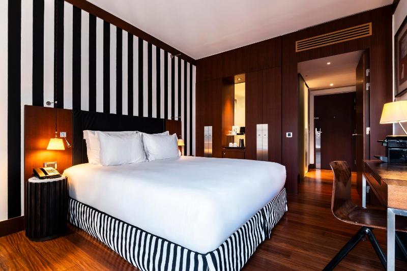 Deluxe Double Room image 1