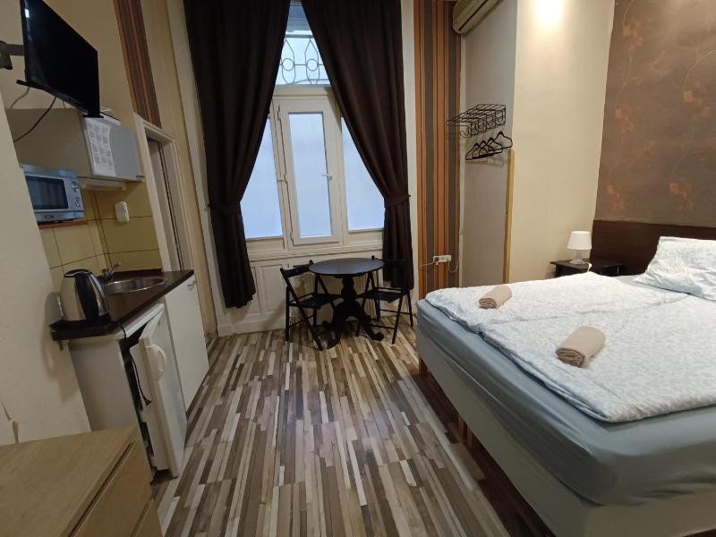 Small Apartment (2 Adults) - Wesselényi utca 18. image 4