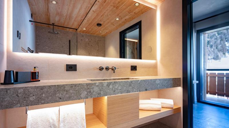 Deluxe Double Room with Balcony & Mountain View image 3