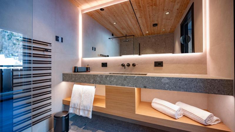 Deluxe Double Room with Balcony & Mountain View image 2