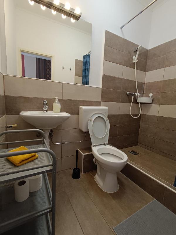 Large Apartment (1-4 Adults) - Wesselényi utca 18. image 2