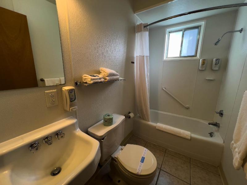 Standard Double Room image 2