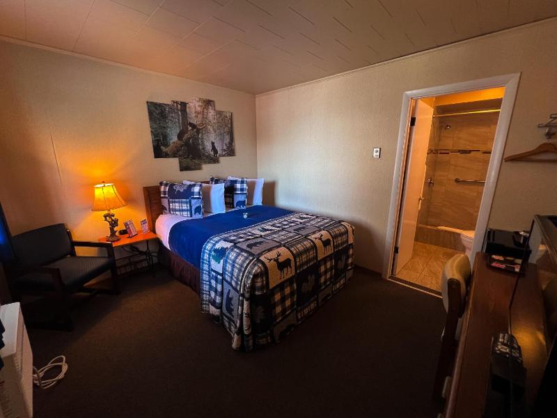 Queen Room image 4