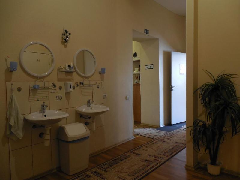 Elizabeth's YH Rooms - image 5