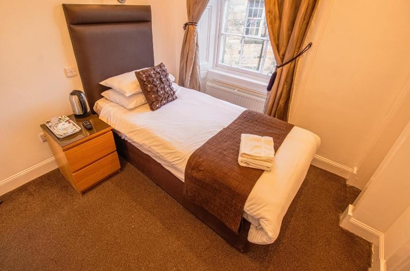Single Room image 4