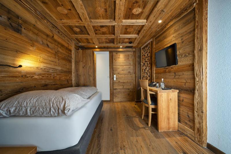 Standard Single Room with Balcony and Mountain View image 1