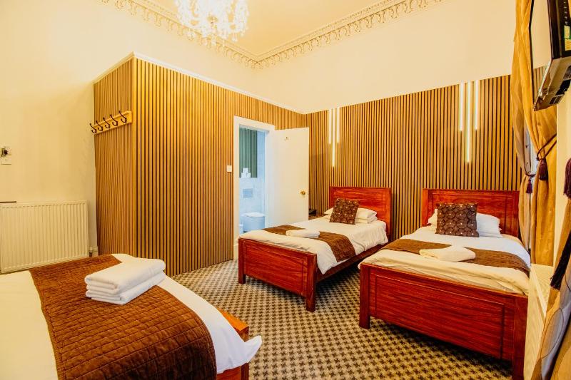 Quadruple Room image 4