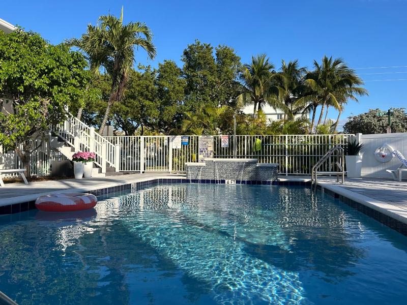 Sea Spray Inn - image 1