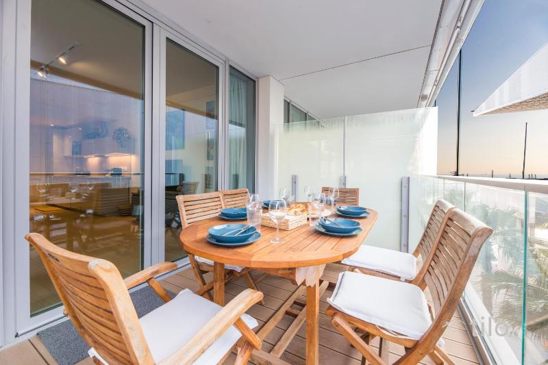 Waterfront Luxury 1BR FREE Parking AC NETFLIX & WIFI By Tilo Lux - image 18