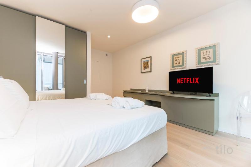 Waterfront Luxury 1BR FREE Parking AC NETFLIX & WIFI By Tilo Lux - image 33