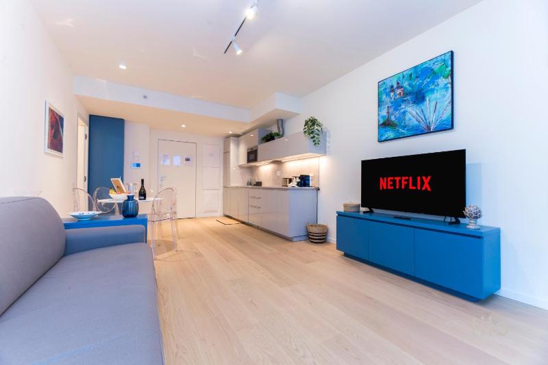 Waterfront Luxury 1BR FREE Parking AC NETFLIX & WIFI By Tilo Lux - image 14