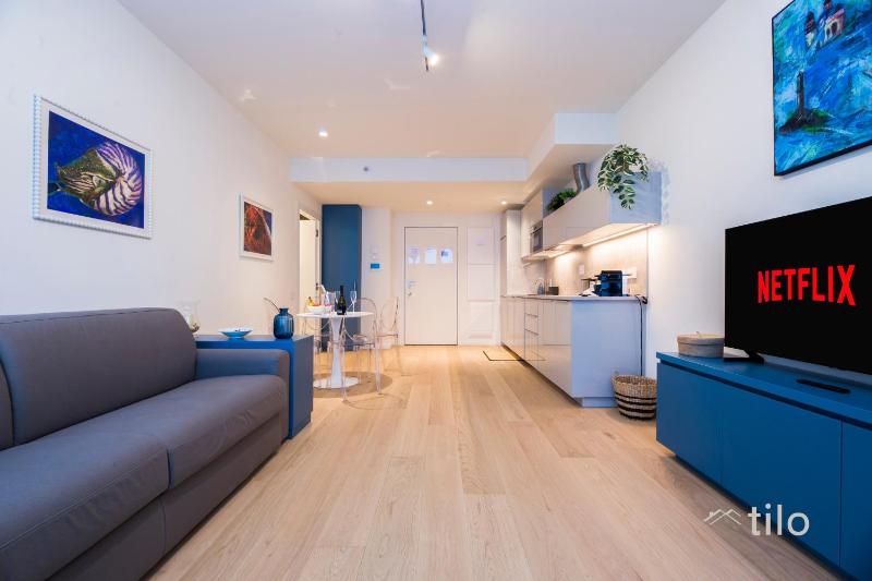 Waterfront Luxury 1BR FREE Parking AC NETFLIX & WIFI By Tilo Lux - image 22