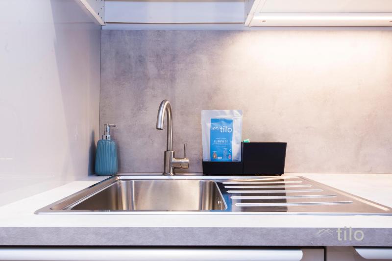 Waterfront Luxury 1BR FREE Parking AC NETFLIX & WIFI By Tilo Lux - image 23