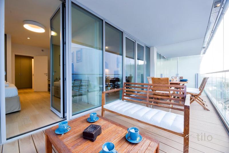 Waterfront Luxury 1BR FREE Parking AC NETFLIX & WIFI By Tilo Lux - image 16