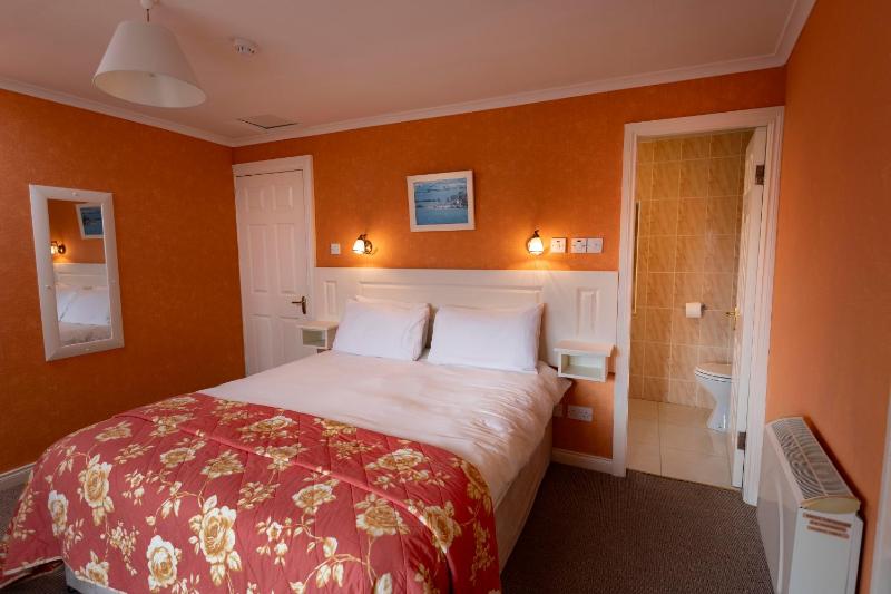 Double Room image 3