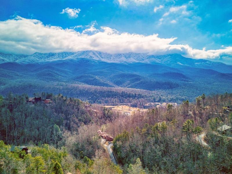 Moonshine Memories Breathtaking Mtn Views Hot Tub WIFI 560 FREE tickets each paid day! - image 22