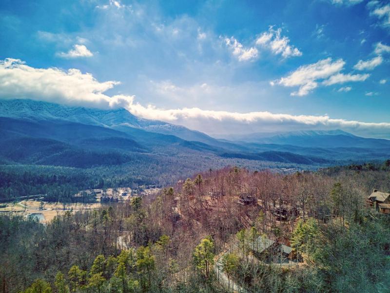 Moonshine Memories Breathtaking Mtn Views Hot Tub WIFI 560 FREE tickets each paid day! - image 3