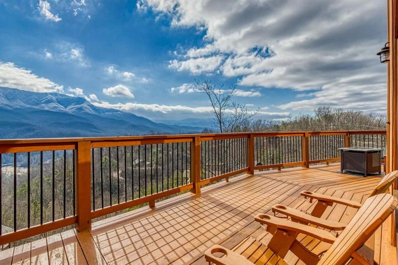 Moonshine Memories Breathtaking Mtn Views Hot Tub WIFI 560 FREE tickets each paid day! - image 18