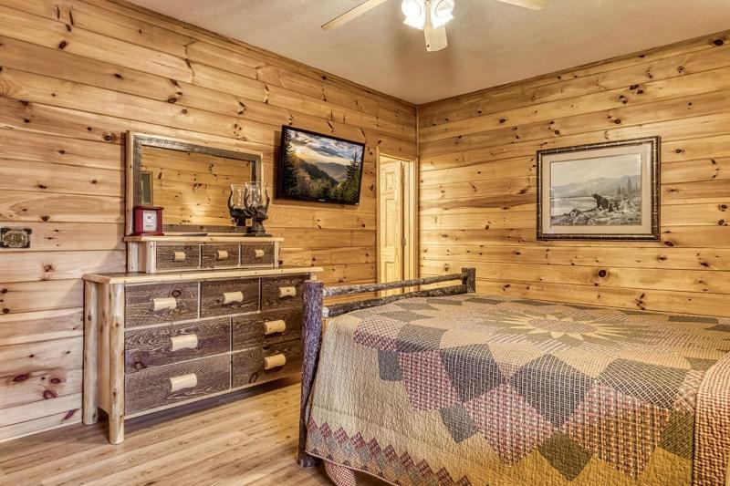 Moonshine Memories Breathtaking Mtn Views Hot Tub WIFI 560 FREE tickets each paid day! - image 50