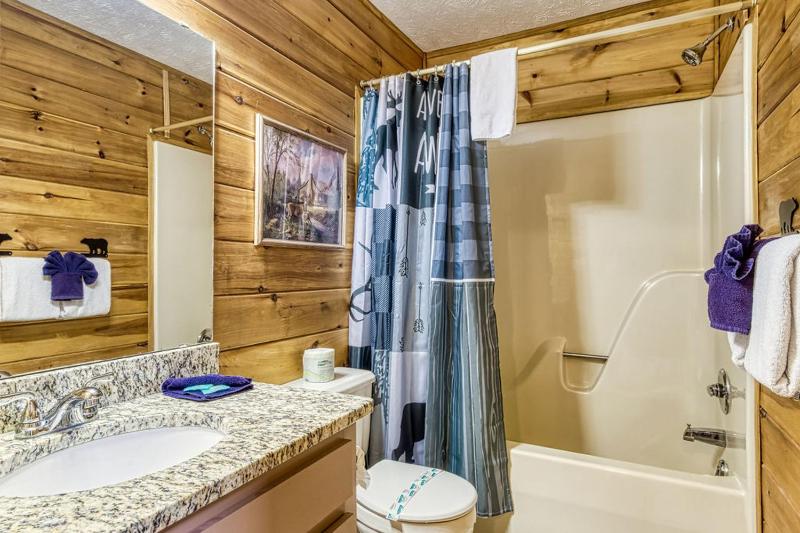 Moonshine Memories Breathtaking Mtn Views Hot Tub WIFI 560 FREE tickets each paid day! - image 9