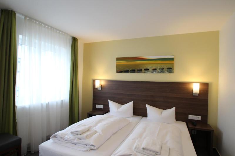 Double Room image 4