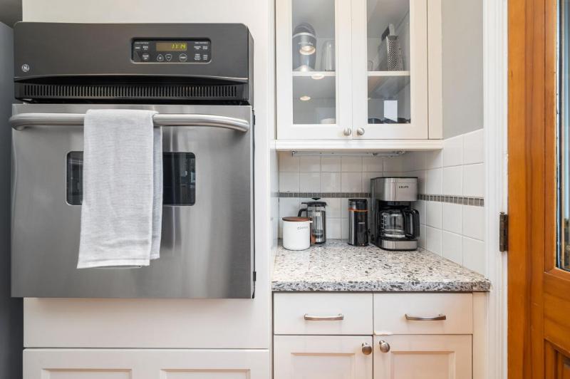 3BR 3BA Kerry Park Retreat in Queen Anne - image 10