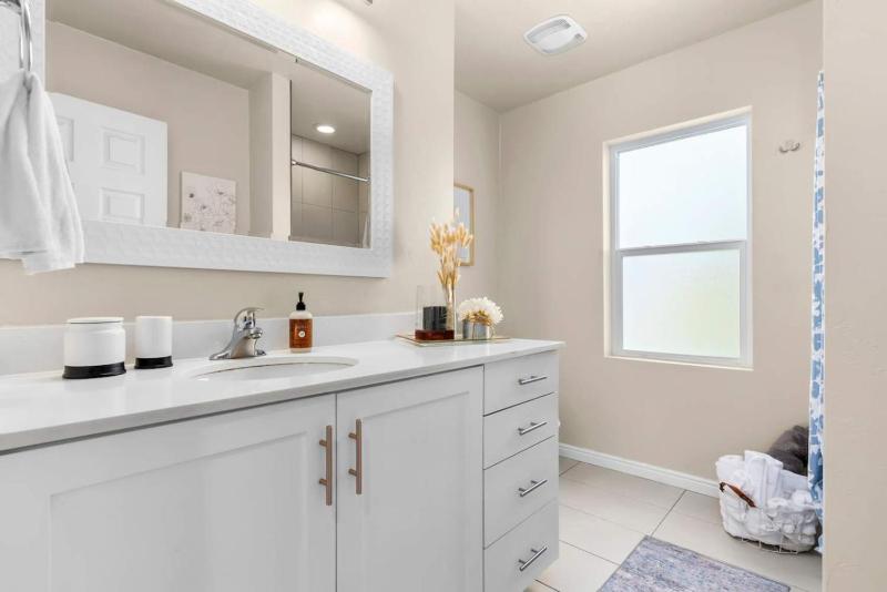 Prime Location Home with Hot Tub l Midtown - image 31