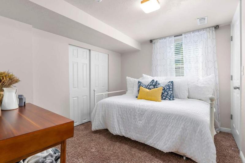 Prime Location Home with Hot Tub l Midtown - image 5