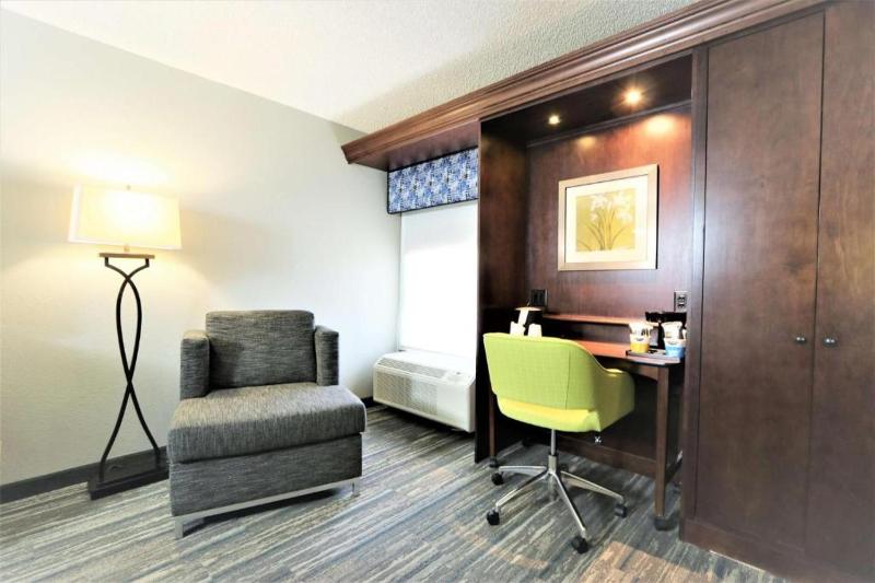 Hampton Inn by Hilton Atlanta NW Cumberland - image 8