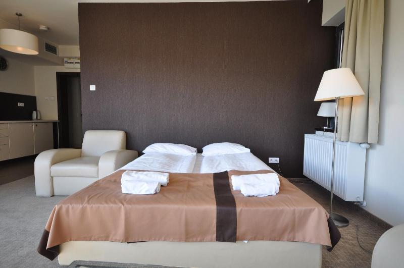 Garden Studio Apartment image 1